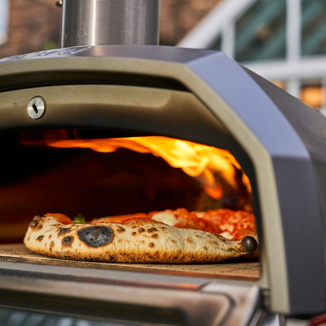Ooni Karu Multi-Fuel Pizza Oven Pizza Pro